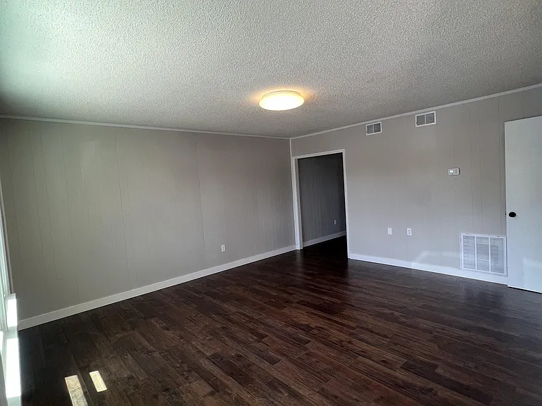 195 Bell Court Dr #4 — Photo 2