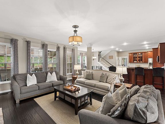 5th image of 813 Callahan Pl