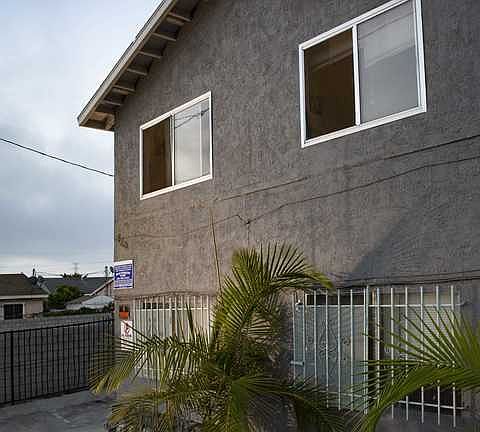 3rd image of 826 W Colden Ave