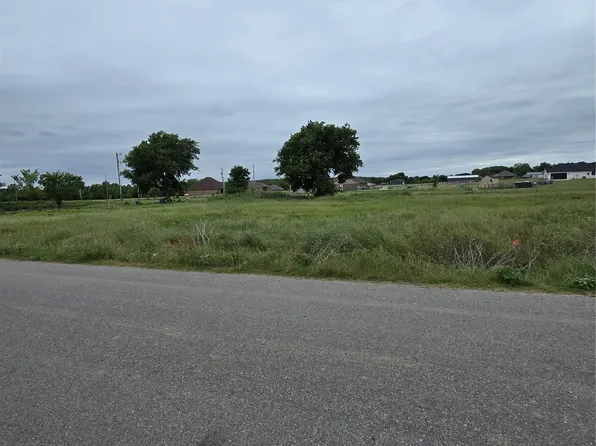 3 Lake Estates Dr, Durant, OK 74701