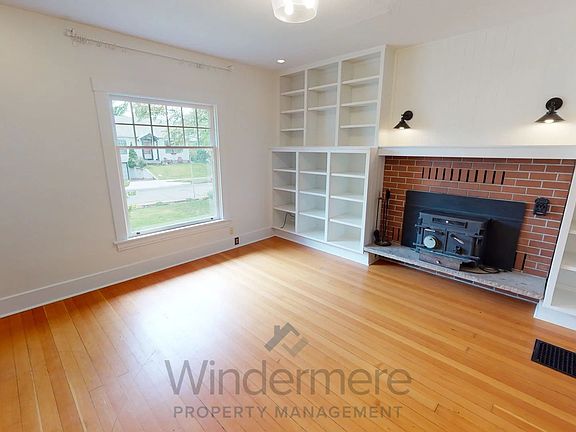 5th image of 19 E Walnut St