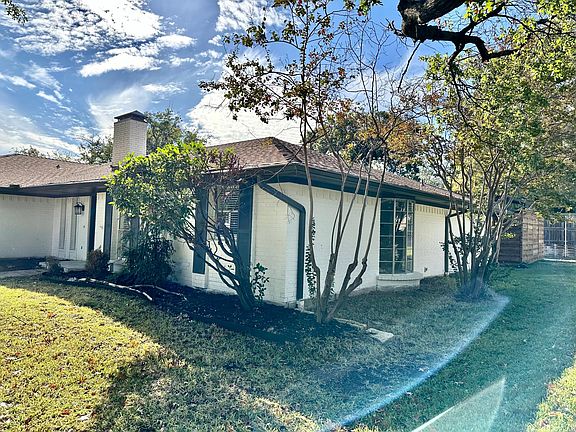 3rd image of 2345 Monticello Cir