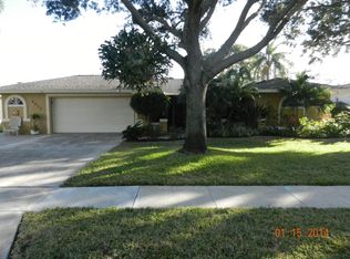 6833 Greenbrier Dr, Seminole, FL 33777