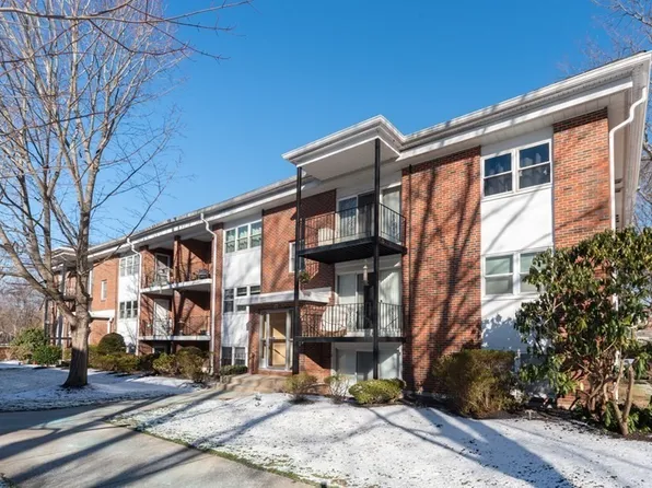 34 Pleasant Dr APT 30, Stoughton, MA 02072