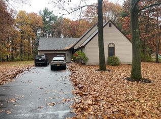 14 Pine Ridge Dr, Morrisonville, NY 12962