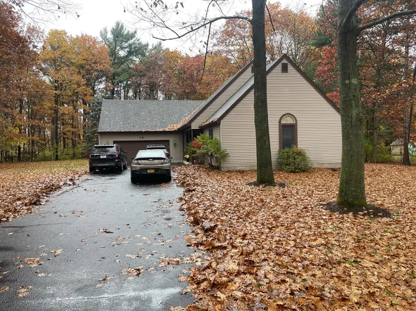 14 Pine Ridge Dr, Morrisonville, NY 12962