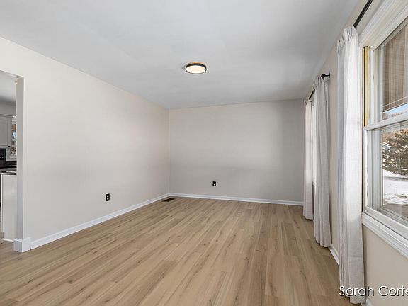 3rd image of 6150 Winthrop Ct SE