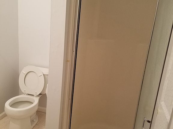 Full bathroom - view 2