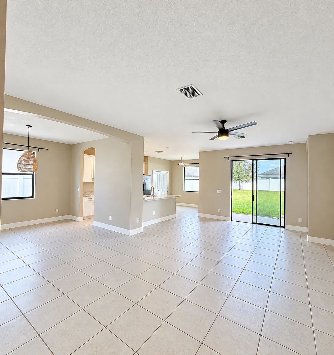 3 bed, 1638 sqft, $2,500 — Photo 3