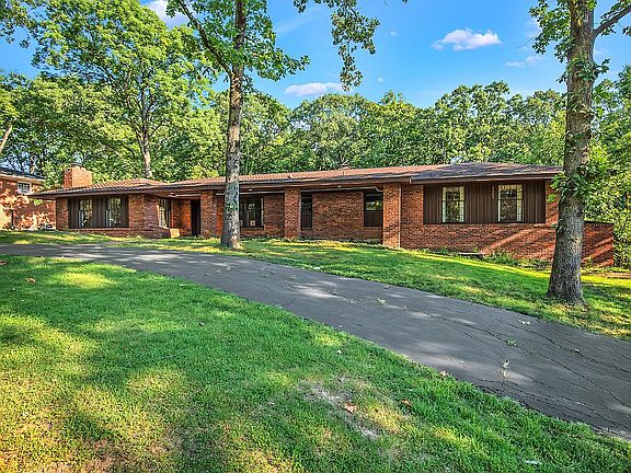 4th image of 819 Marco Dr