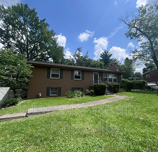 7931 W Cliff Dr — Photo 1