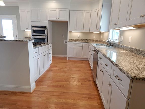4th image of 912 Willard Dr