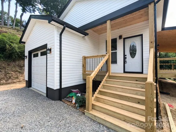 688 Blake Dr, Canton, NC 28716