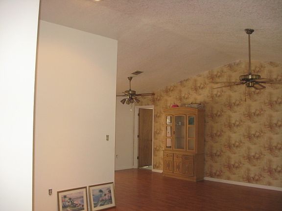 2nd image of 1468 Schenley St
