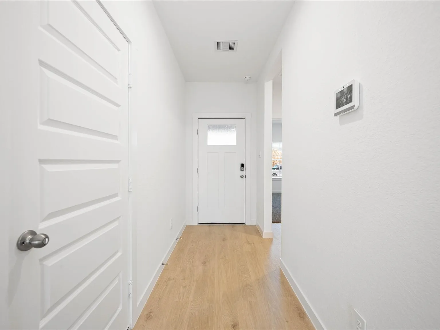 4 bed, 3.0 bath, 2257 sqft, $2,500 — Photo 3