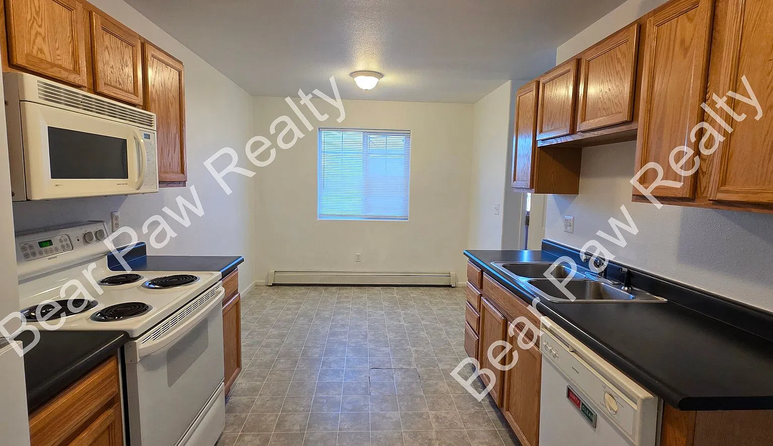1238 Taft Ave — Photo 3
