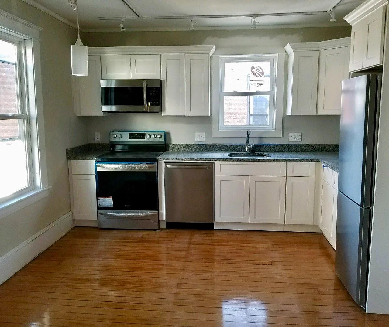 606 State St — Photo 4