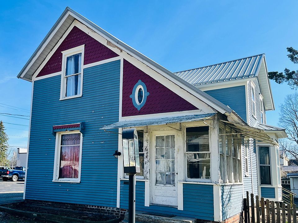 1st image of 1008 Oak St