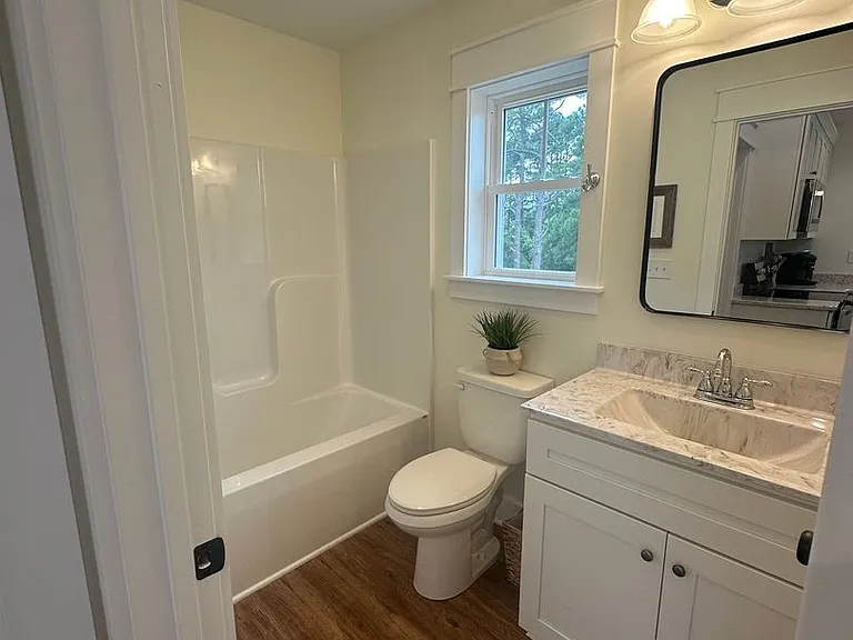 1190B Burnside Rd — Photo 12