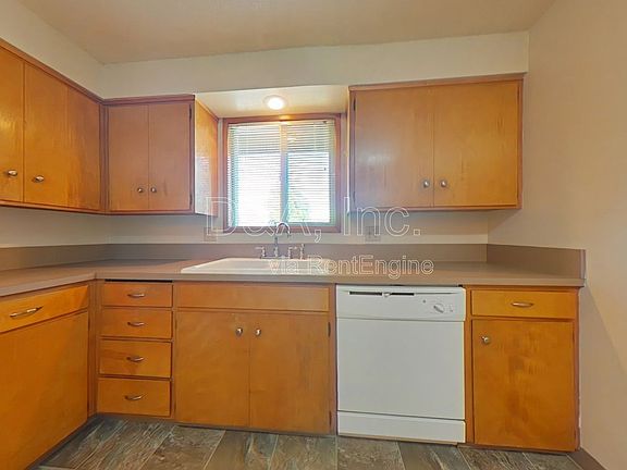 4th image of 555 NW Kings Blvd APT 4