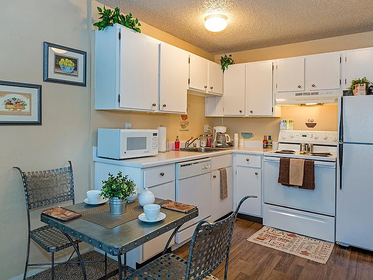 Park Ridge Apartments — Photo 2