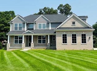 688 Perthshire Ct, Highland, MI 48357