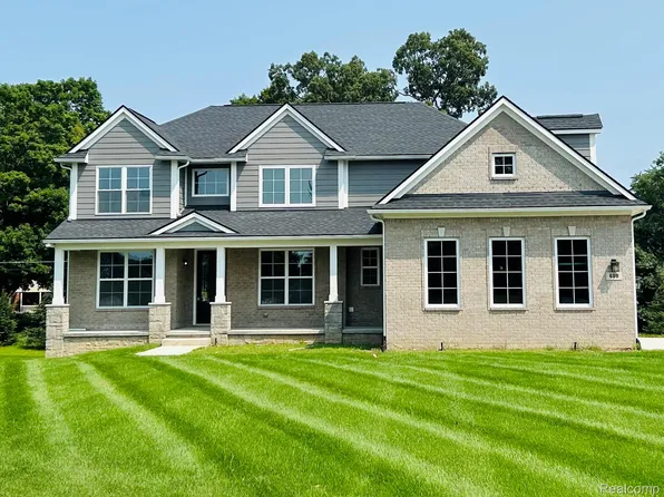 688 Perthshire Ct, Highland, MI 48357