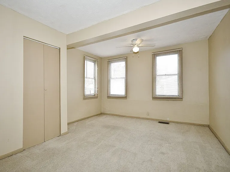 54 S 19th St — Photo 23