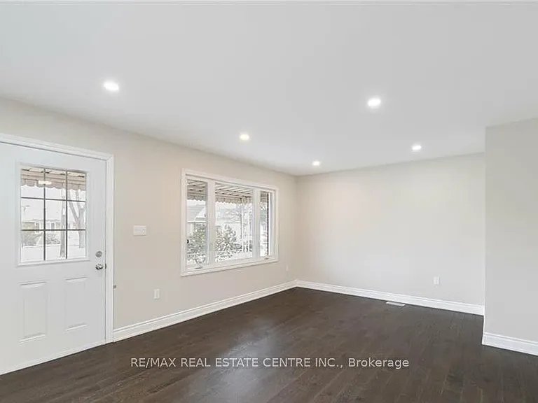 364 E 14th St #UPPER FLOOR ONLY — Photo 11