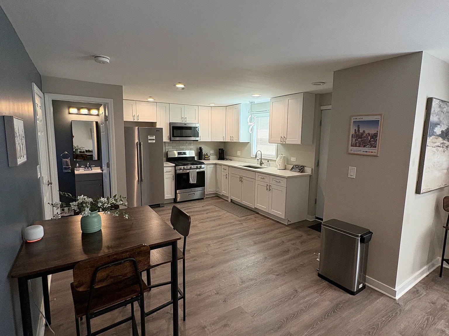 3 bed, 1.5 bath, $2,500 — Photo 4