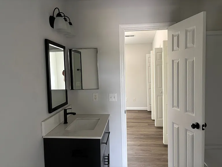 122 Hornby Cir — Photo 16