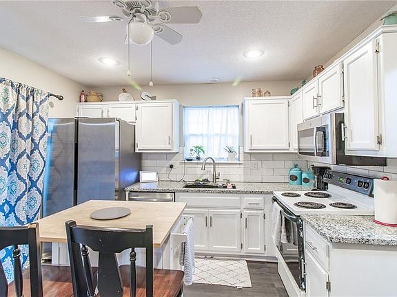 5th image of 1308 Deena St