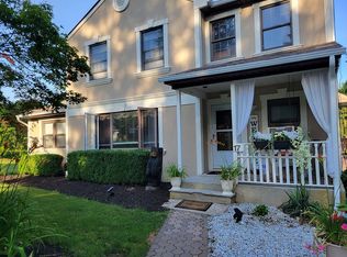 17 Fremont Ter, Oak Ridge, NJ 07438