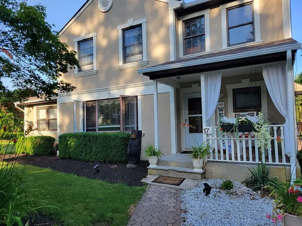 17 Fremont Ter, Oak Ridge, NJ 07438