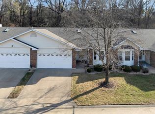 3079 Shady Oak Dr #15B, Saint Charles, MO 63301