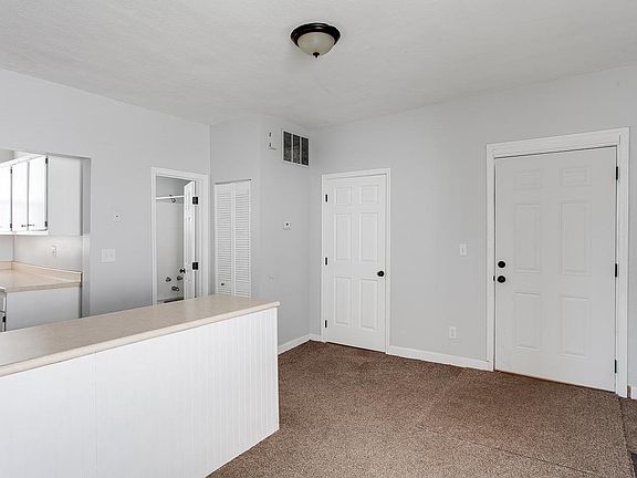 4th image of 455 E Brandeis Ave