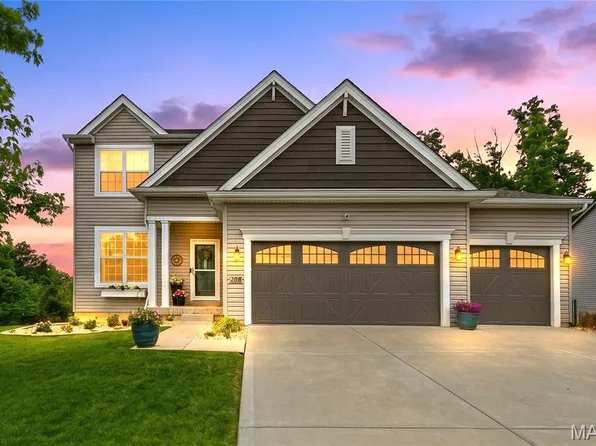 209 Grayleaf Ct, Wentzville, MO 63385