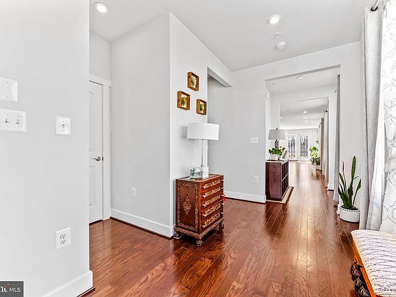 5th image of 220 Bayberry Dr