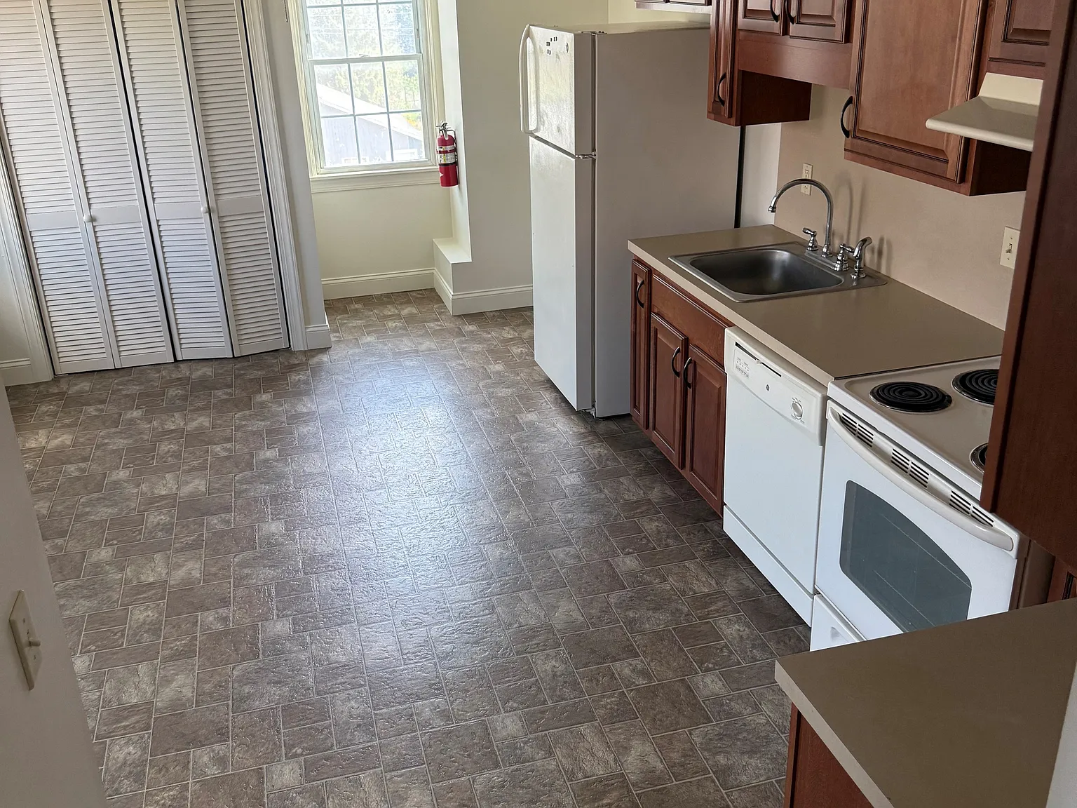 1 bed, $995 — Photo 2
