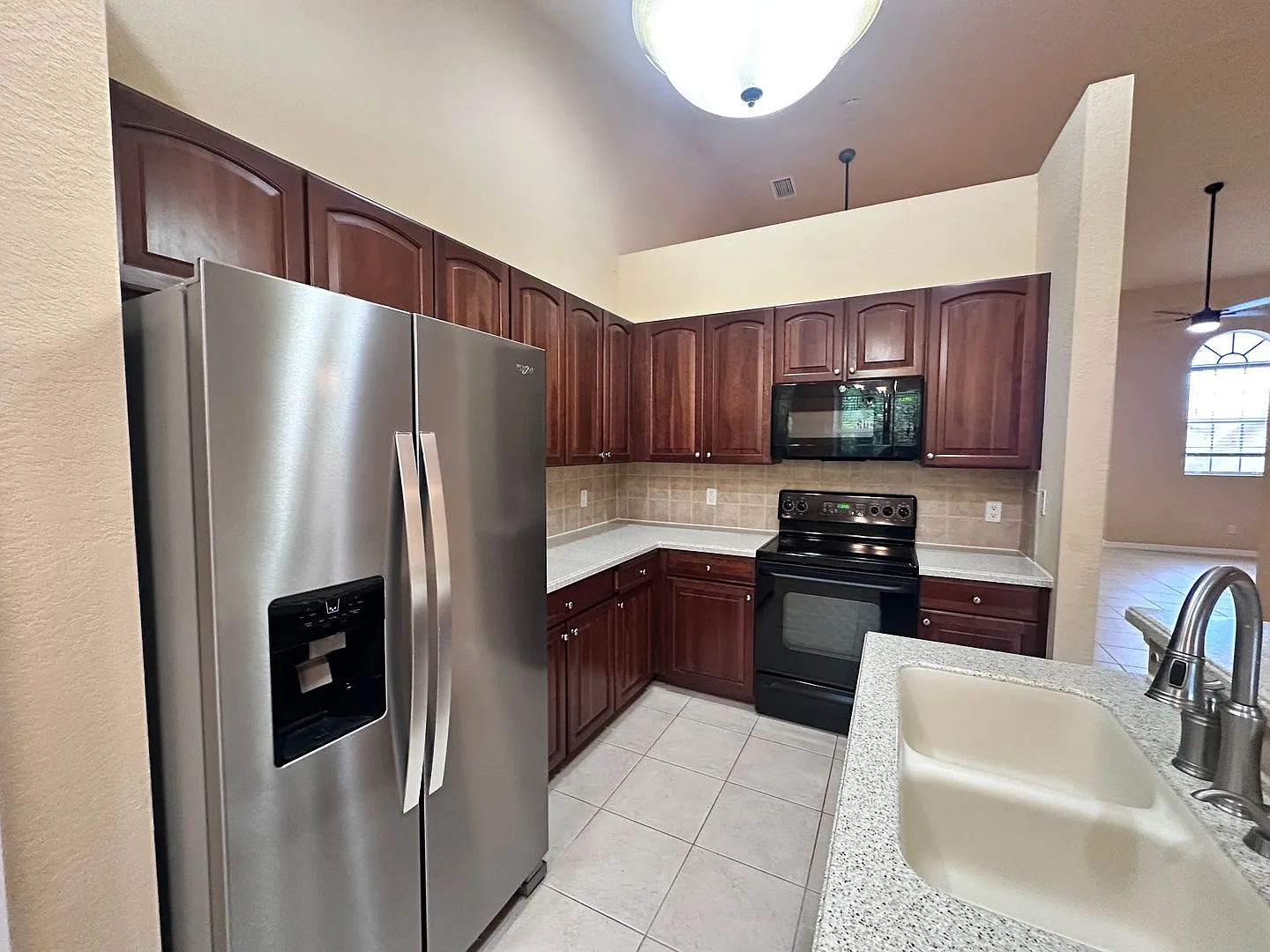 Welcome Home to Reflection Lakes! Spacious 3-Bedroom Condo — Photo 3