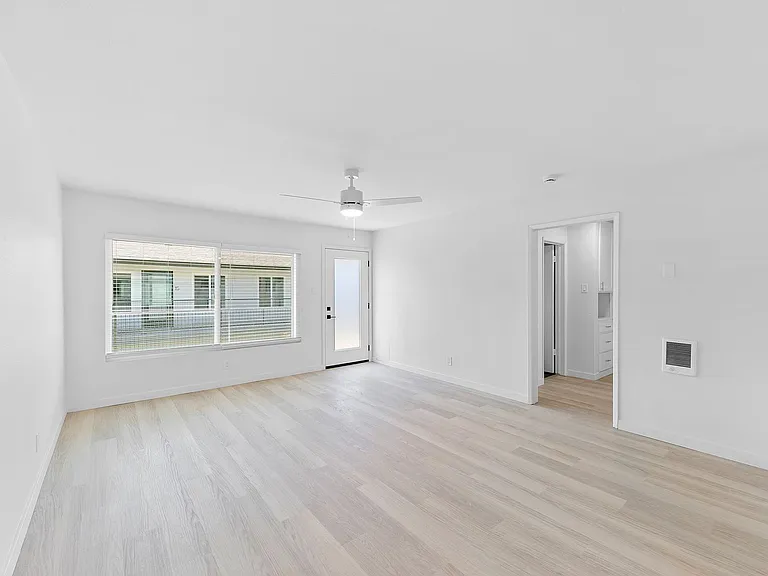 1720 Park Avenue — Photo 2