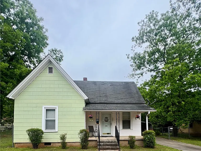 204 G St — Photo 1