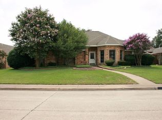 1408 Cobblestone Dr, Desoto, TX 75115