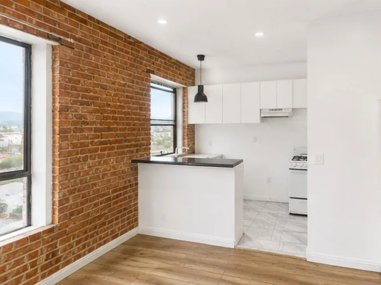 5425 Santa Monica Blvd Classic Hollywood Charm with Modern Convenience — Photo 10