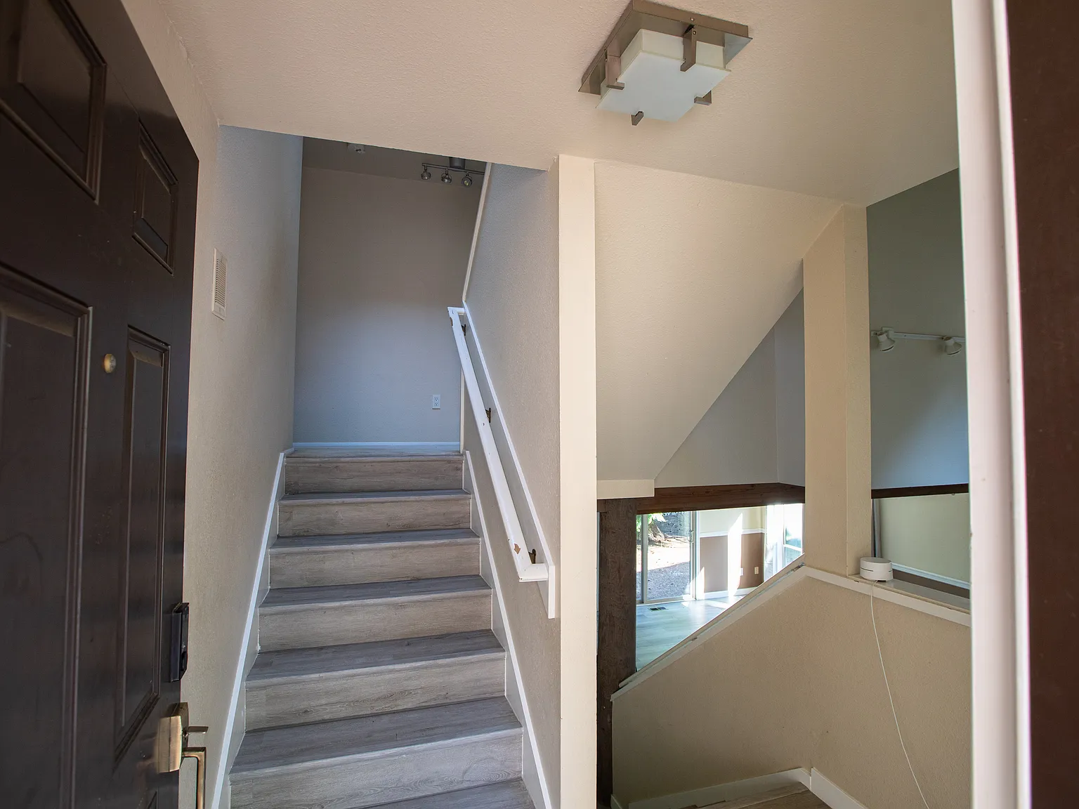 4 bed, 2.5 bath, 2150 sqft, $3,999 — Photo 3