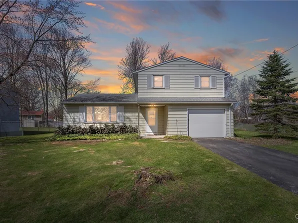 5373 Catalina Cir, Clay, NY 13041