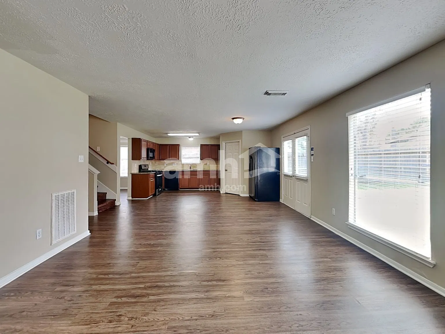 4 bed, 2.5 bath, 2721 sqft, $2,300 — Photo 4