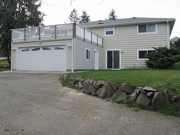 Private Drive w/ 2-Car Garage