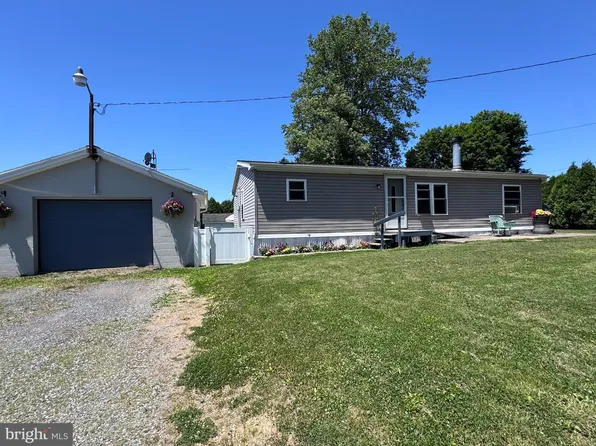 470 Ontelaunee Dr, Shoemakersville, PA 19555