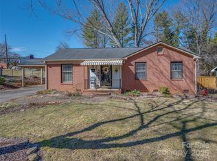 114 Summerglen Dr, Asheville, NC 28806